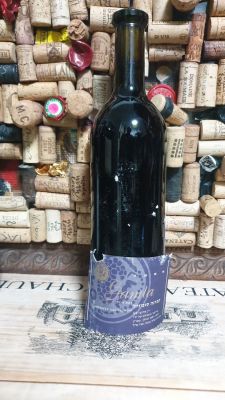 1999 גולן גמלא ק.ס. שמור במרתף ממוזג, תווית נמצאת ונפלה היין נבדק ונמצא תקין, יימכר ללא אחריות