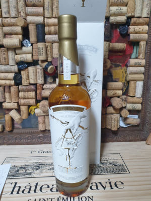 וויסקי של מבקבק עצמאי קומפס בוקס לימיטד אדישן סטרינג'ר & סטרינג'ר 700 מ"ל 46%אלכוהול. מס 2583 