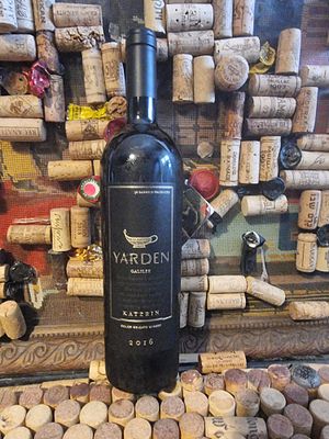 2016 יקבי רמת הגולן קצרין, קופסאת קרטון שמור הייטב. הרשקוביץ רוכש או מייצג למכירה אוספי יין 