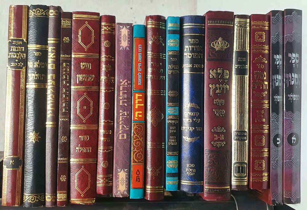 לוט 15 ספרי מוסר. מצב כללי טוב.