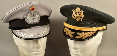 2 officers visor caps US-Army and German Army. 2 Schirmm&uuml;tzen Heeresoffiziere BRD u. USA 