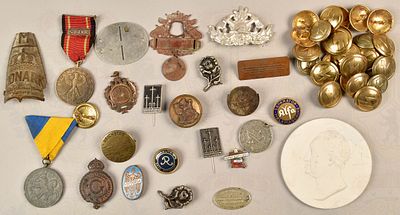 22 different awards, badges and medals. Konvolut Auszeichnungen und Abzeichen, gesamt 22 Teile 