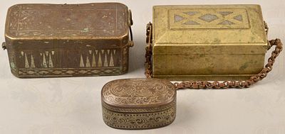 3 Philippine caskets for betel nuts. 3 Aufbewahrungsschatullen f&uuml;r Beteln&uuml;sse, um 1900 