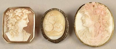3 cameo brooches about 1900. 3 Broschen antike Kameen, aus Muschel und Bein, Portrait v. Bacchus 