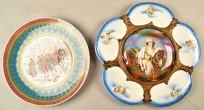 2 porcelain wall plates and 2 Russian metal reliefs. 2 Schmuckwandteller und 2 Reliefbilder 