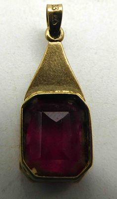 Necklace pendant with colored stones. Kettenanh&auml;nger mit farbigen Stein, &Ouml;se gepunzt "333" 