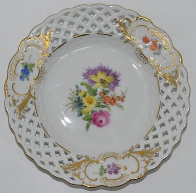 Meissen Porcelain Plate. Small Meissen plate circa 1930, porcelain, sword mark, gold-colored no. 