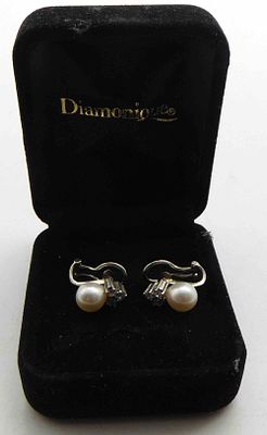 1 pair of pearl earrings with zirconia in a case. 1 pair of pearl earrings with zirconia in case 