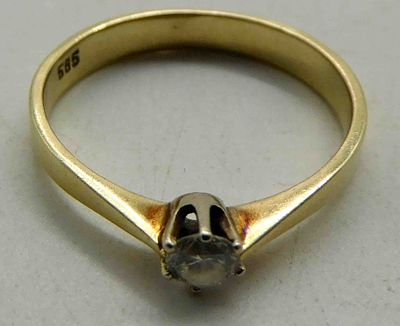 Ring with diamond in a case. Ring with diamond in case, hallmarked "585", 6-prong setting, total 