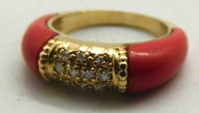 Ring with coral and diamonds, hallmarked "585" "KC" and "2960/818," with 10 small diamonds in 