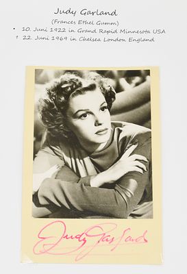 Autograph Judy Garland. Judy Garland (1922-1969), American film actress and singer, photo card 