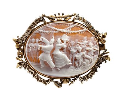 GIOVANNI NOTO (Torre del Greco, 1902 - 1985) - featuring a Sardonica shell carved cameo depicting 
