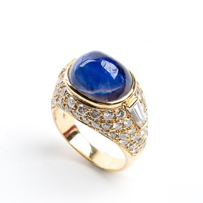 FILIPPO MORONI - I8k yellow gold, with a voluminous dome-shaped mount that tapers towards the base 