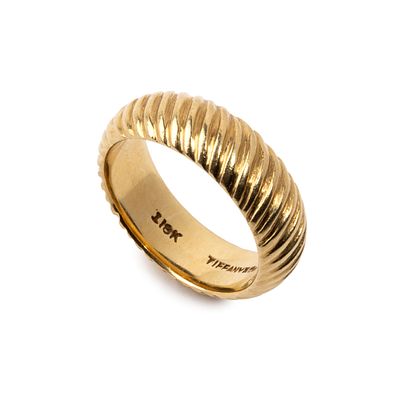 TIFFANY & CO.&reg; - In 18k yellow gold, with a spiral-patterned carved surface. Signed TIFFANY. 