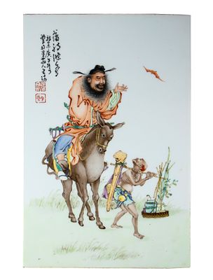 Raffinata formella in porcellana dipinta. Cina, periodo Repubblica (1912-1949). cm 38 x 25 x 0.7 