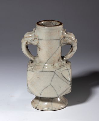Piccolo vaso in ceramica a smalto Ge. Cina, fine dinastia Qing (1644-1912) inizio XX secolo. Alt. 