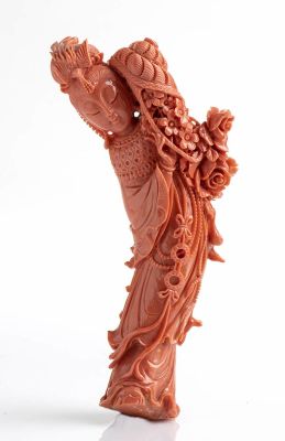 A Momo or Cerasuolo coral (Corallium Elatius) sculpture depicting a Geisha. Wooden base. 