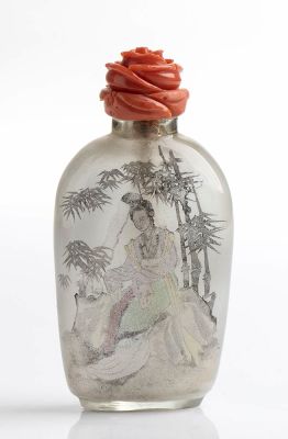 A painted glass snuff bottle with with Momo or Cerasuolo coral (Corallium Elatius) stopper. 