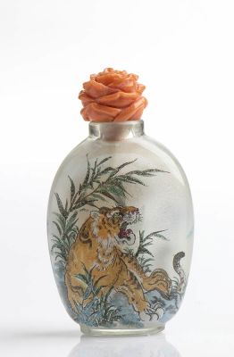 A painted glass snuff bottle with with Momo or Cerasuolo coral (Corallium Elatius) stopper. 