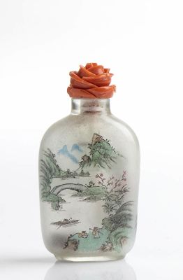 A painted glass snuff bottle with with Momo or Cerasuolo coral (Corallium Elatius) stopper. 