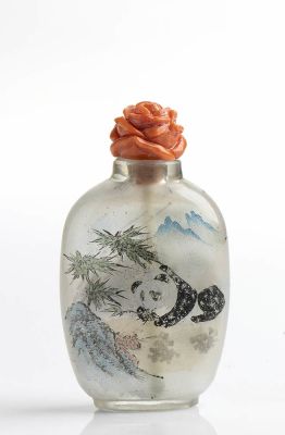 A painted glass snuff bottle with with Momo or Cerasuolo coral (Corallium Elatius) stopper. 