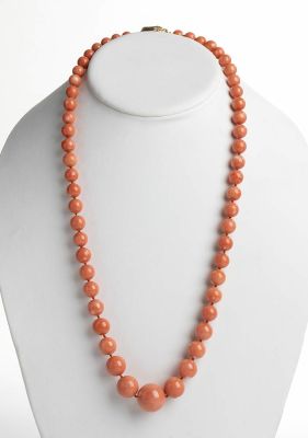 55 Cerasuolo coral (Corallium Elatius) graduated beads necklace. Yellow gold lock clap set with 