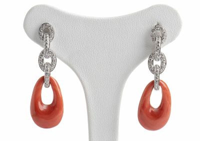 White gold chain link drop earrings with Cerasuolo coral (Corallium Elatius) and round 