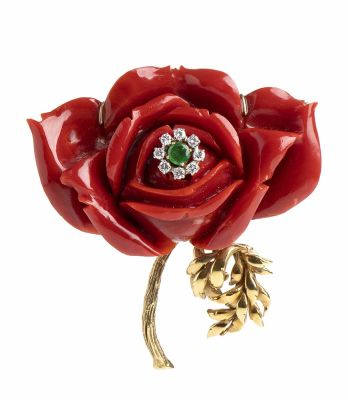 Yellow gold brooch with large Aka coral (Corallium Laponicum) carved as a realistic blossom 