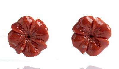 Two floral carved Cerasuolo coral (Corallium Elatius). Manifacture Guarracino, Torre del Greco. 