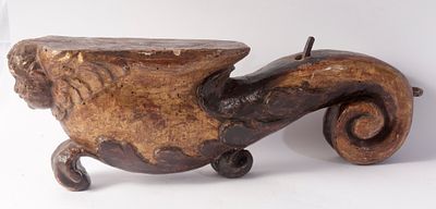 Wall lamp arm, late 16th early 17th century. 63 x 16 x 21 cm in gilded wood, carved with an 