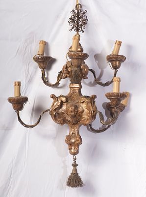 Electrified pendant chandelier in gilded wood, 18th century. 50 x 20 cm and carved, with a shaft 