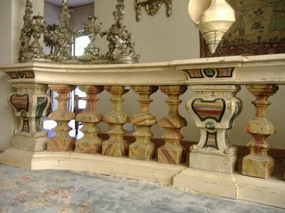 Wooden balustrade, 18th century. 3.30 x 82 cm composed of two curvilinear elements, each of 