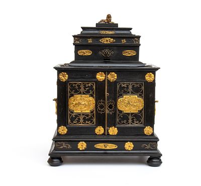 Travel coin cabinet, Northern Italy, late 17th century. Height x width x depth: 37 x 29 x 21 cm. 