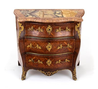 Swedish Rococo Louis XV dresser, 18th century. Height x width x depth: 84 x 94 x 53 cm. second 