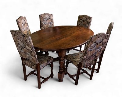 Oval table and six chairs in walnut, Lombardy, 18th century. Height x width x depth: 81 x 200 x 