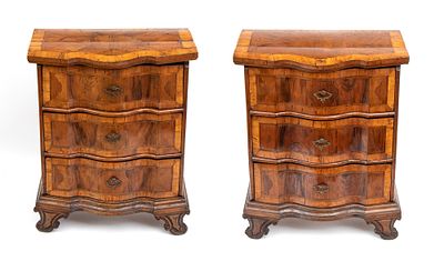 A pair of Lombard comoncini, Italy, 18th century. Height x width x depth: 82 x 70 x 42 cm. 