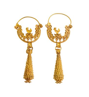 18k gold earrings, Sardinia. Height x width: 6,5 x 2,2 cm. Weight: 13,7 g. composed of an upper 