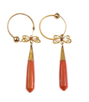 Gold coral earrings. Height: 8.5 cm. Weight: 14 g. Decorative hoop earrings adorned with two 