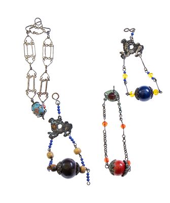 Lot of 4 solid silver talisman. Total weight: 39,3 g. Comprising of 4 solid silver pendants used 