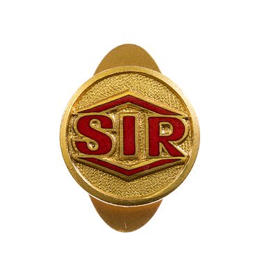 Lot of 162 18k gold brooches. Diameter: 12 mm. Weight: 2.9 g each. Total weight: approx 453 g. 