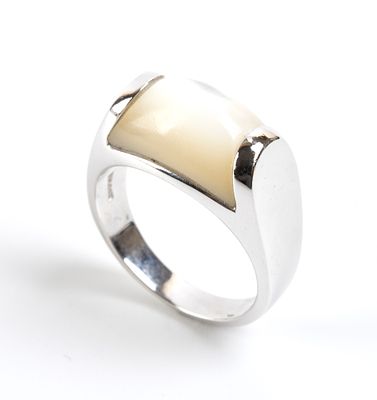 BULGARI - 18k white gold, set with a stone insert. Signed "BVLGARI". 
Hallmarked "1970 AL - 750 - 