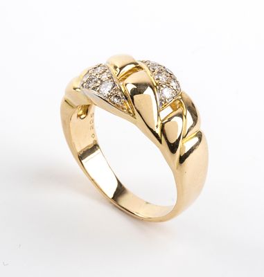 CARTIER - 18k yellow gold, with a motif of brilliant-cut diamond ribbons, estimated to weight a 