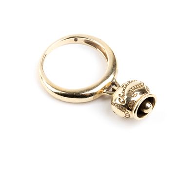 CHANTECLER - In 14k yellow gold, with bell-shaped pendant. Signed “CHANTECLER”. 
Hallmarked "375 – 