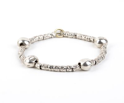 POMELLATO - with silver nuggets and yellow gold ring clasp 
Hallmarked "925 - 551 MI - Dodo 