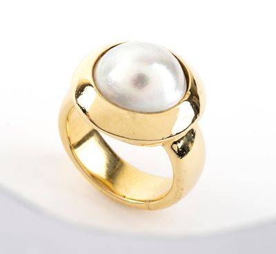 POMELLATO - Yellow gold, embellished with a central mab&egrave; pearl set. Signed POMELLATO. IT size 14 - 