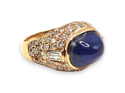 FILIPPO MORONI - I8k yellow gold, with a voluminous dome-shaped mount that tapers towards the base 