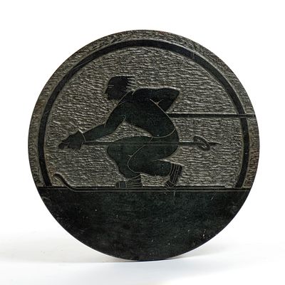 ANONIMO, Circular plaque with bas-relief 1930 ca. Slate d. 25 cm Excellent conditions