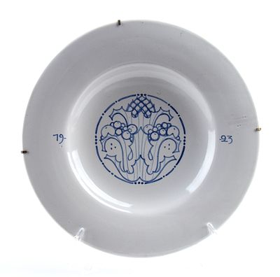 ALEANDRO TERZI (Palermo 1870 - Castelletto sopra Ticino 1943), Plate with floral decoration 