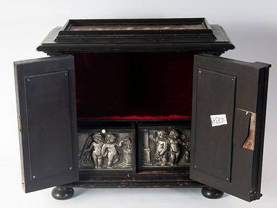 Two-door secretaire in ebonized wood, late 19th century early 20th century. 34 x 40 x 23 cm 