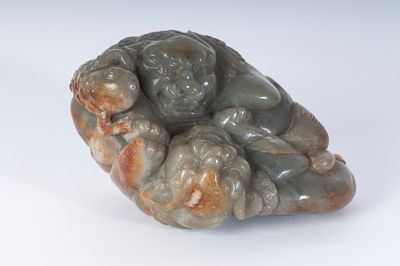Fight between lions, jadeite sculpture, China, First Republic 1912/1948. 11.5 x 17 x 10 cm State 